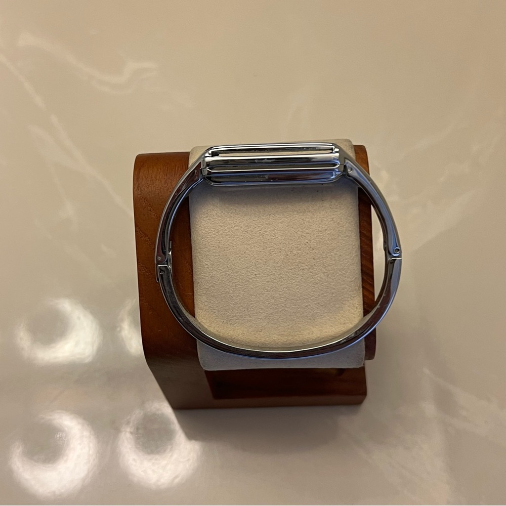 Fitbit Bangle (Rare color,‎ MSRP of 60$, for Fitbit flex 2)